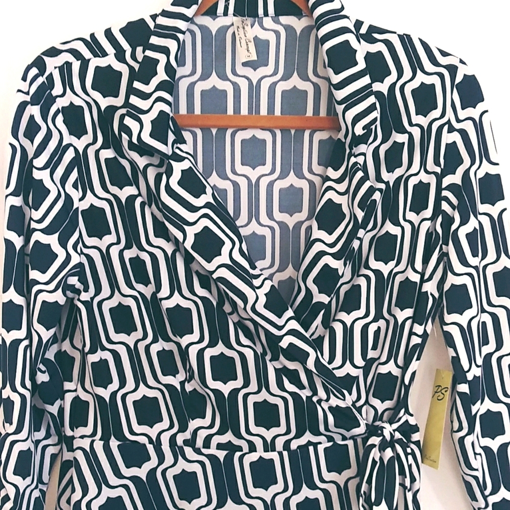 SALE 4 FOR $20 NWOT Per Seption Concept faux wrap TOP